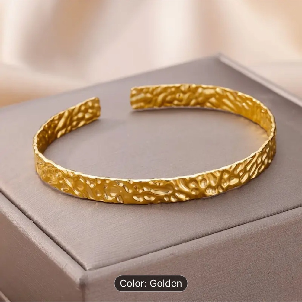 Delicate Hammered Texture Cuff Bracelet Stainless Steel 18K Plated Elegant Style